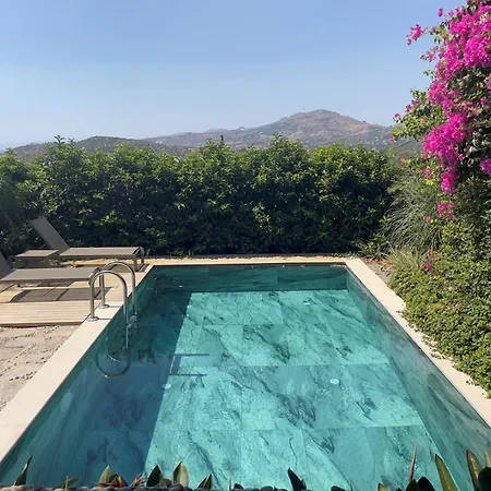 Vilă Private Pool Getaway In A Luxury Stone