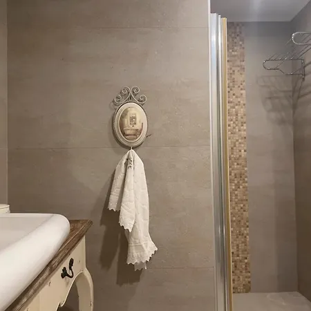 Private Pool Getaway In A Luxury Stone فيلة