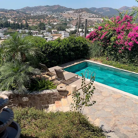 Private Pool Getaway In A Luxury Stone فيلة بودروم